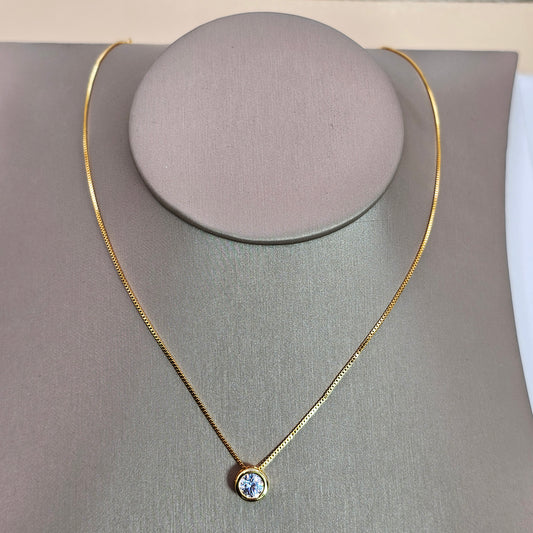 Collar Baño de Oro Sutil Punto de Luz Cristal