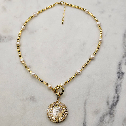 Collar Baño de Oro Cuentas Perlas Motivo Religioso Nacar Cristales