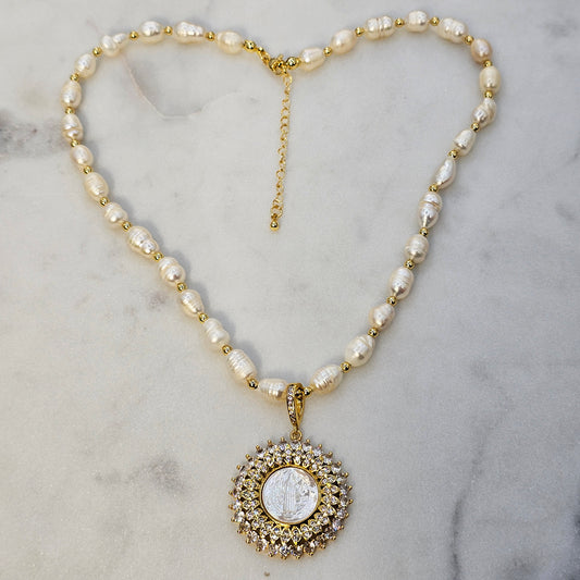 Collar Baño de Oro Perlas Motivo Religioso Nacar/ Cristales