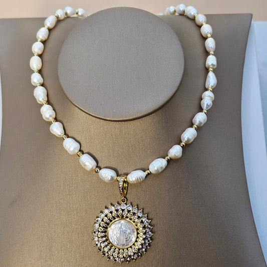 Collar Baño de Oro Perlas Motivo Religioso Nacar/ Cristales