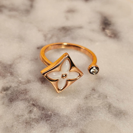 Anillo Baño de Oro Rosado Cristal Austriaco Trebol Encuadrado