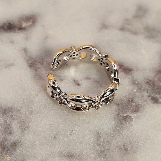 Anillo Baño de Plata Rodinada Austriaco Eslabones Trebol pequeño