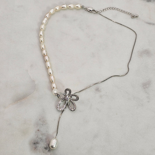 Collar Baño de Plata Rodinada Flor Perlas